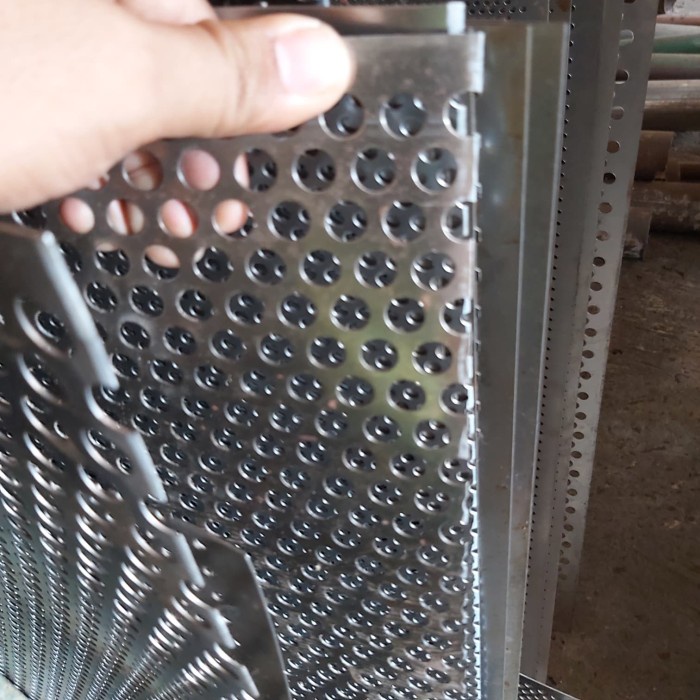 PREMIUM Plat Lubang Besi Bolong Perforated 10mm Ukuran 50cm x 100cm