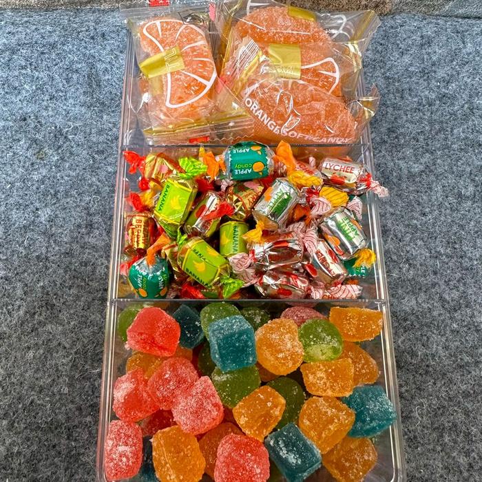 

Paket Hampers Manisan Toples Sekat 3 (Jely Jeruk,Permen Buah,Jely Buah)