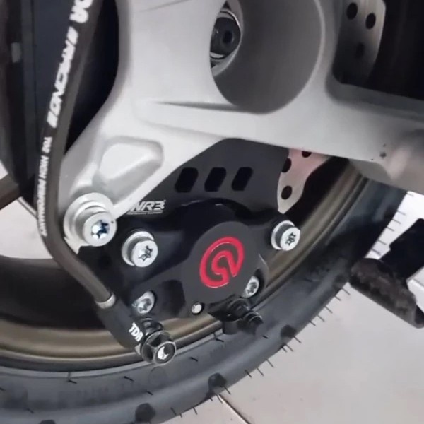 

StokTerbatas Breket Kaliper WR3 Belakang For Brembo 2P1P ADV 150 / ADV 160