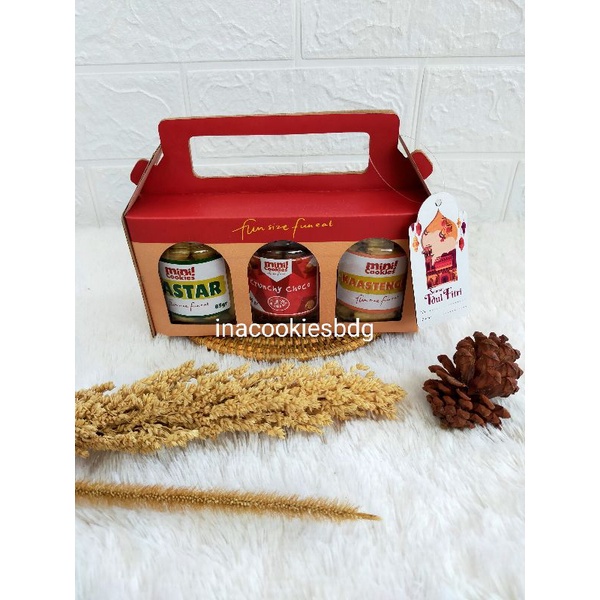 

NEW DEALS Hampers gable box mini cookies Ina cookies isi 3, Free kartu ucapan