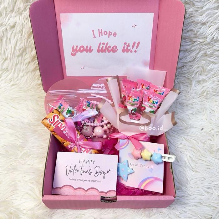 SALE !!! (KADO VALENTINE)HAMPERS VALENTINE COKLAT BERUANG SILVERQUEEN/KADO VALENTINE/KADO