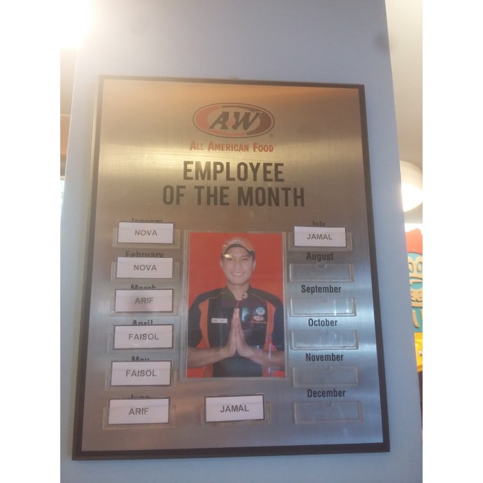 

papan board tulisan employee month pegawai karyawan terbaik bulan