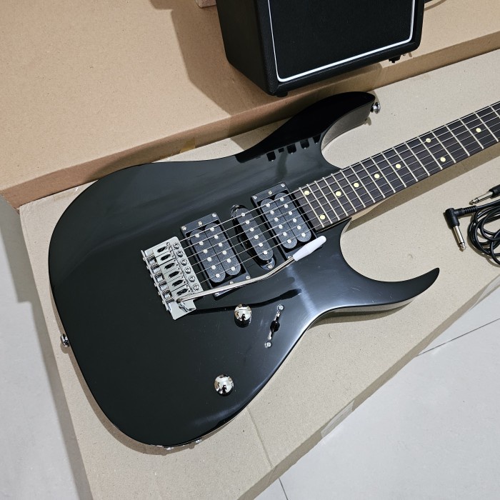 GITAR IBANEZ RG PLUS AMPLI DAN KABEL JACK MANTAP
