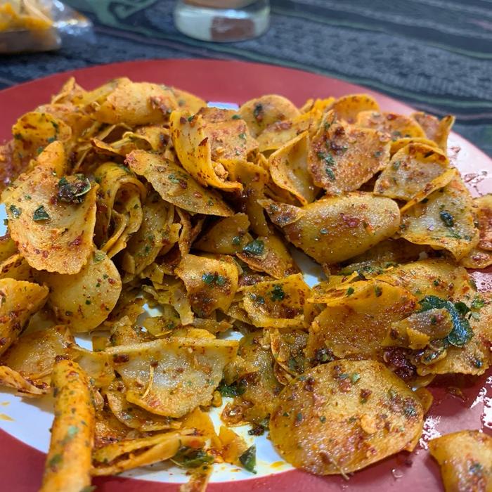 

MORING SHASA 500gr / Moring Pedas / Cimol Kering / Keripik Moring- bumbu jeruk & gurih Cemilan