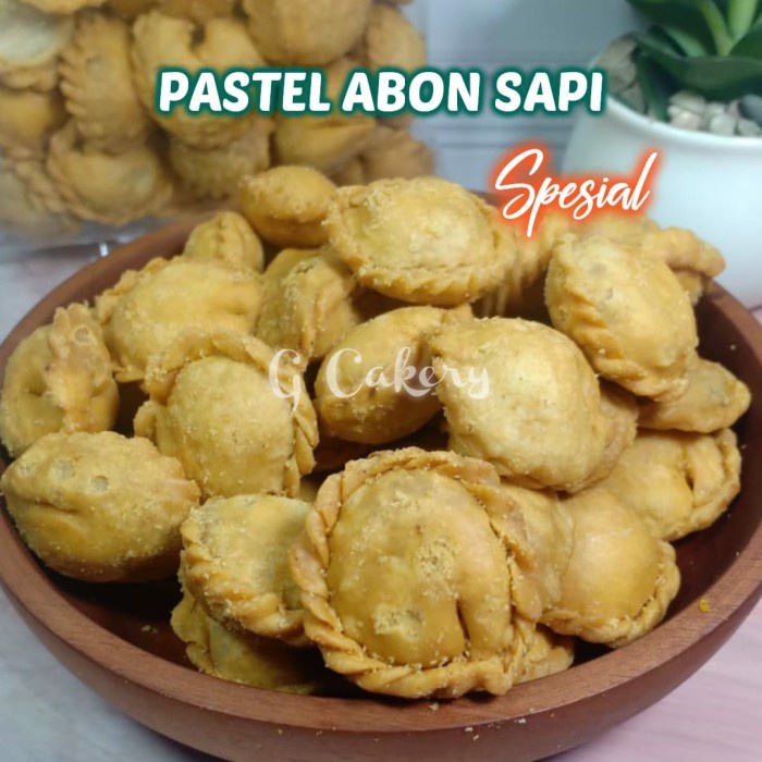 

SALE !!! KUE KERING PASTEL ABON MINI/ PASTEL ABON SAPI - 500 GRAM READYY