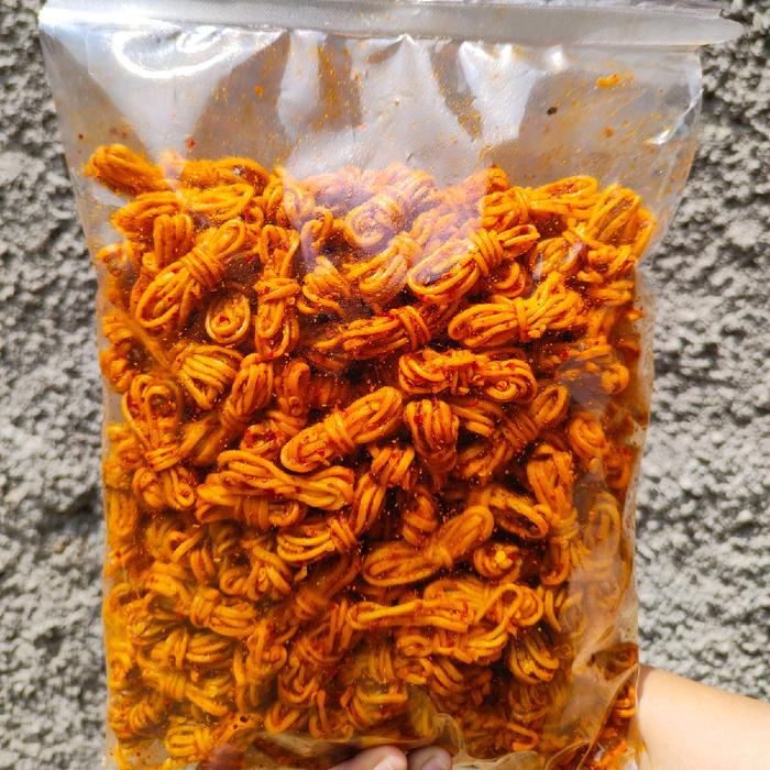 

Ready Mie Gulung Pedas Daun Jeruk Isi 1Kg Instan Makanan