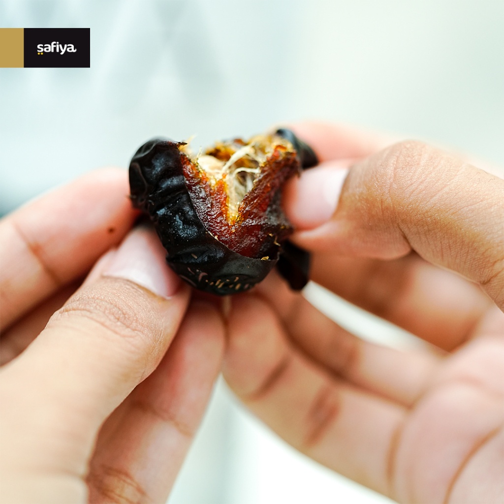 

Safiya Kurma Ajwa 150 Gram Kurma Nabi Original