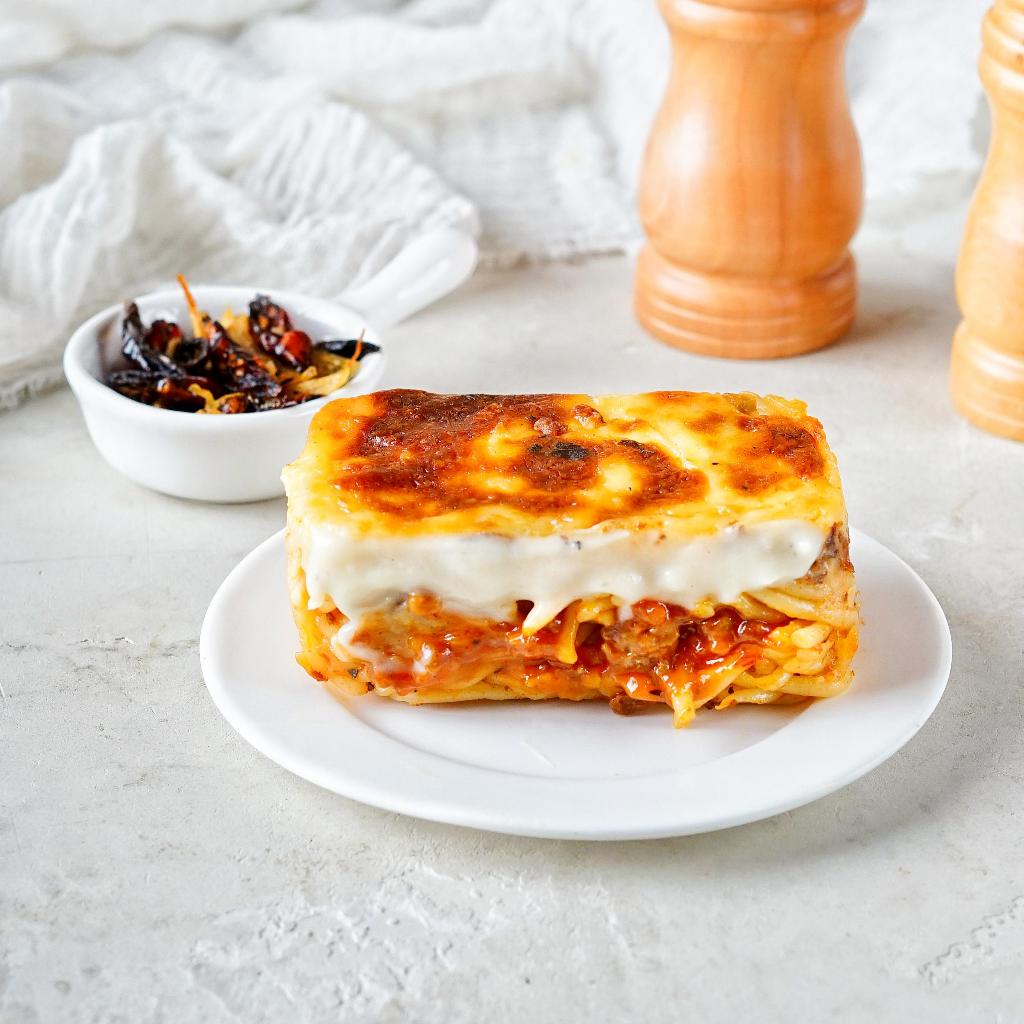 

Baked Spaghetti Brulee / Bechamel Sauce / bruule & Beef Bolognese / Bolognaise for Ramadhan /