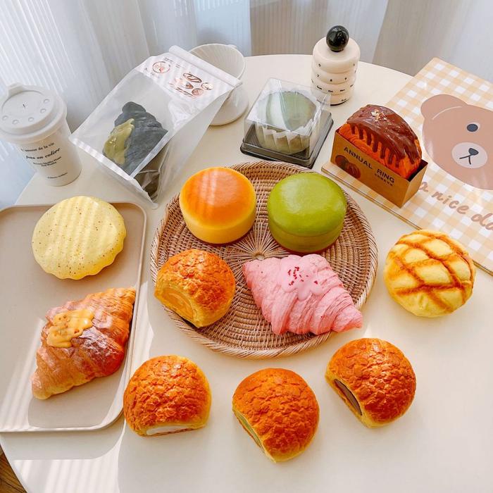 ..... Squishy Premium Roti Cromboloni Croisant Burger Viral Jumbo Super Slow Rising Perfect Quality