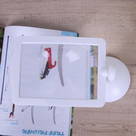 

Kacamata Baca orang tua Kaca Pembesar Bentuk Meja dengan Lampu LED 3x -Reading Viewer Screen