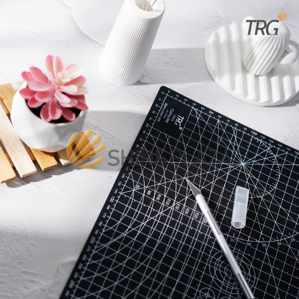 

TRG Black Cutting Mat Alas Potong A4 CM-04 - Cuting Matt Hitam TRG