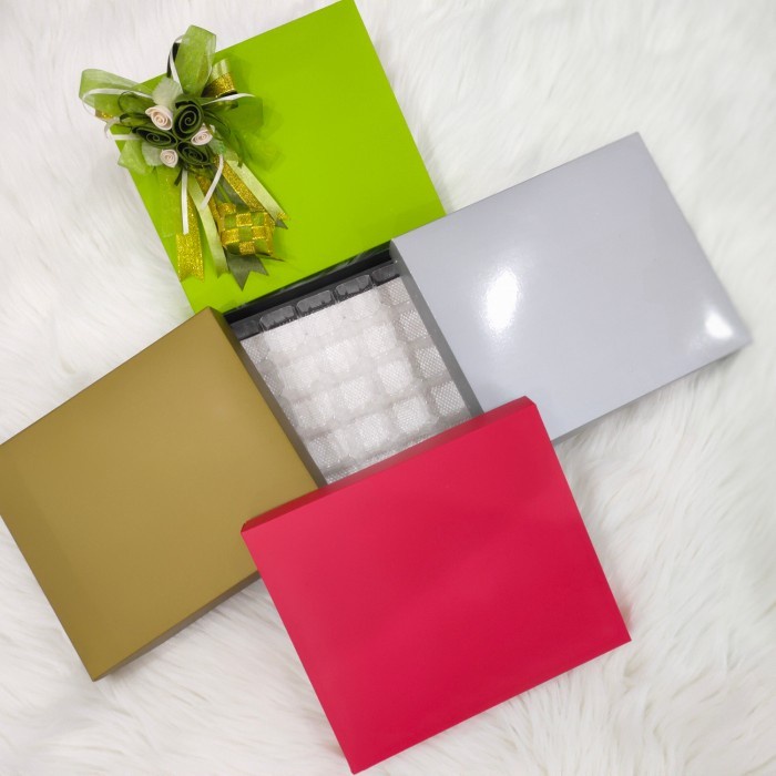 (Good) Kotak Dus Kemasan kue-kue Sekat mika 20/30 (varian warna)