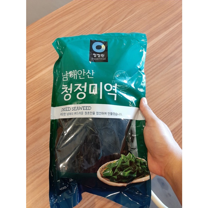 

Miyeok Daesang 100gr / Dried Seaweed Korea / Rumput laut Kering