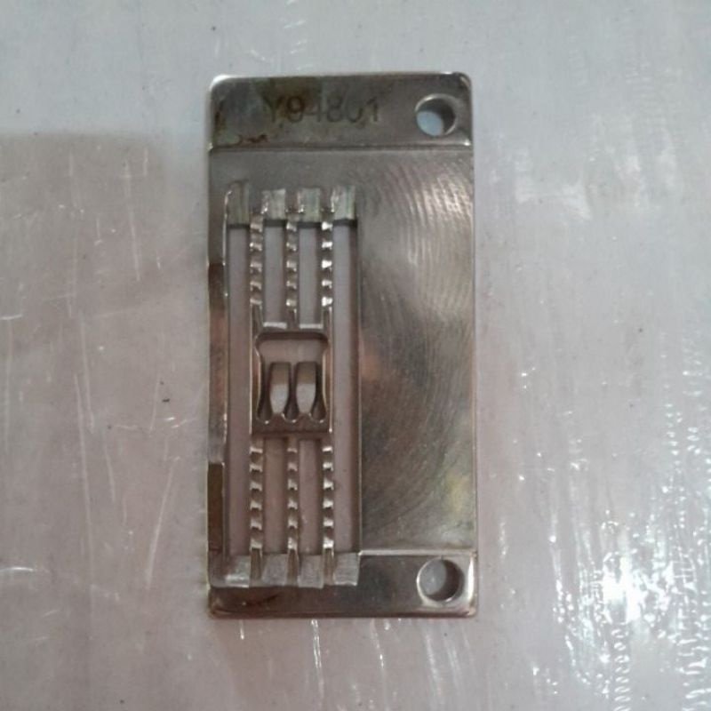 ELEKTRO11- Y94801 Needle plat/tatakan/plat gigi mesin jahit overdek yamato