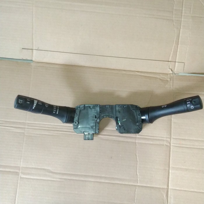 saklar lampu sein komplit Nissan Juke original