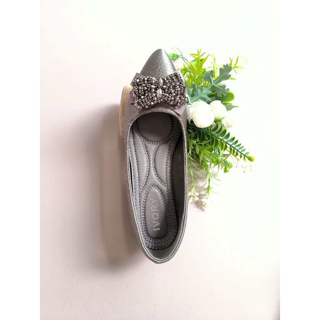 Gratong Ivory Sepatu Wanita Wedges Fashion Satin Import A22