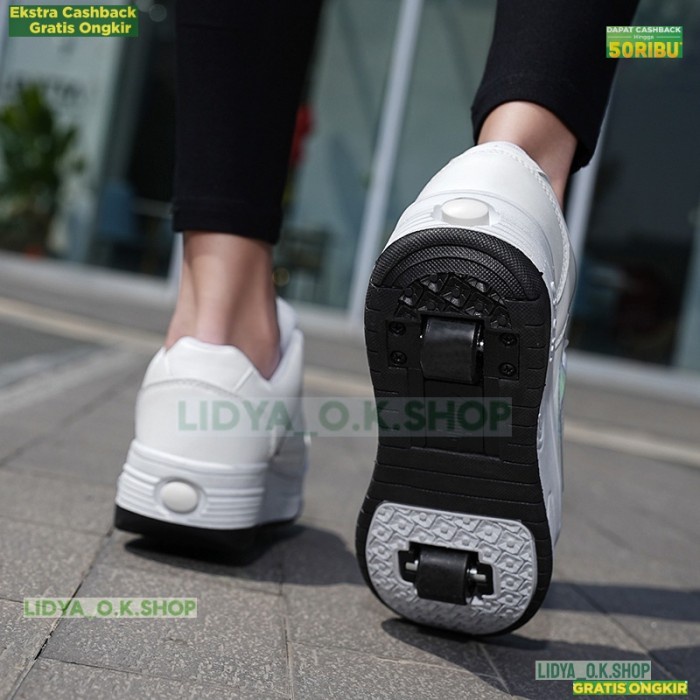 O.K Sepatu Olahraga Sepatu Roda 2 Heelys Lampu LED Roller Shoes Skate