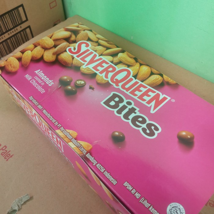 

BARANG TERLARIS Silverqueen Bites Almond Cashew Isi 12 X 40gr - Cokelat Silver Queen