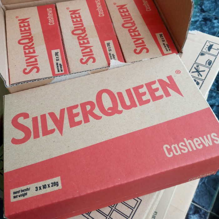 

BARANG TERLARIS SilverQueen 25gr x 30 pcs Coklat - Silver Queen 25 gram Milk Chocolate