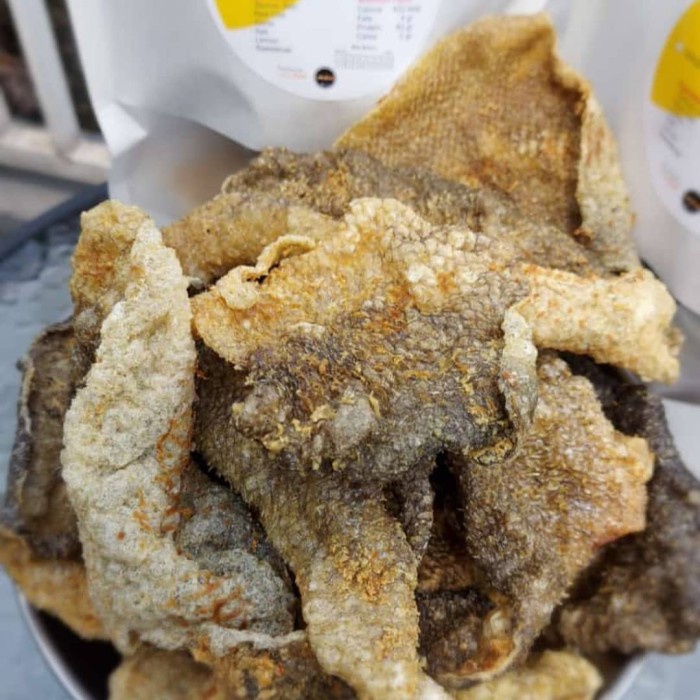 

kulit salmon mentah kering cracker kerupuk