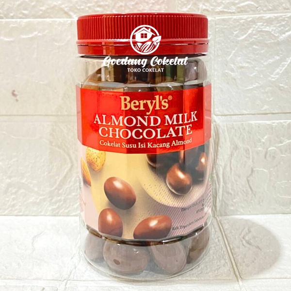 

A Beryl'S Beryls Crunchy Assorted Almond Green Tea Milk White Chocolate Kemasan Jar 450G
