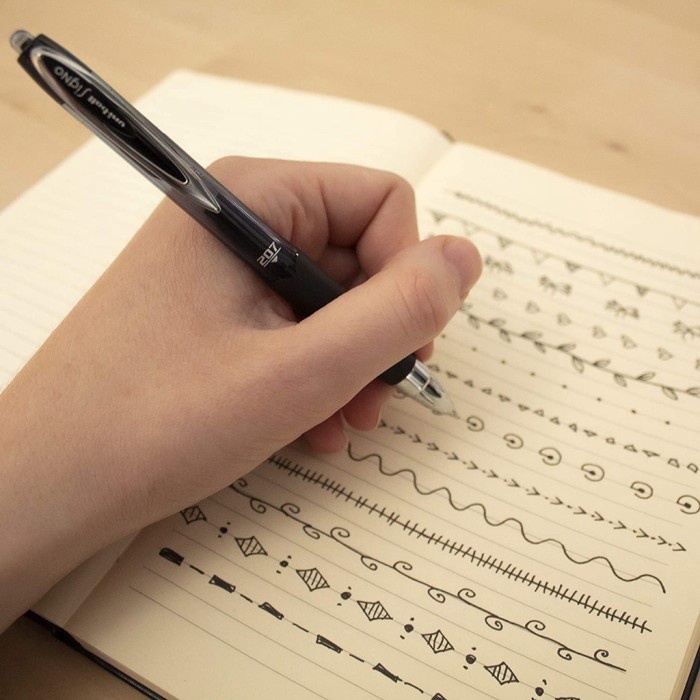 

pintar- Uni-Ball Signo 207 0.7 mm Retractable Gel Ballpoint Pen