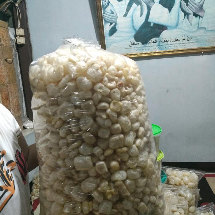 

KERUPUK KULIT KAMPUNG CEMILAN KERUPUK KULIT Camilan Food Krupuk Sapi Snack Keripik Makanan