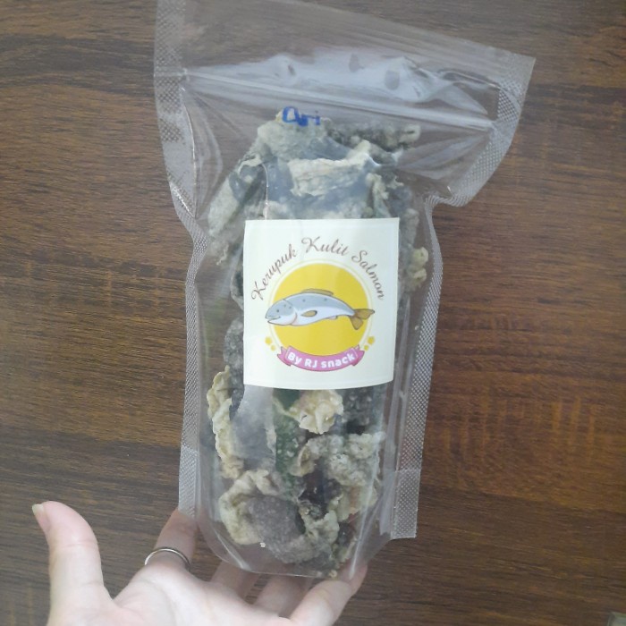 

Kerupuk Kulit Salmon Rasa Original 60gram Keripik Kulit salmon Fish