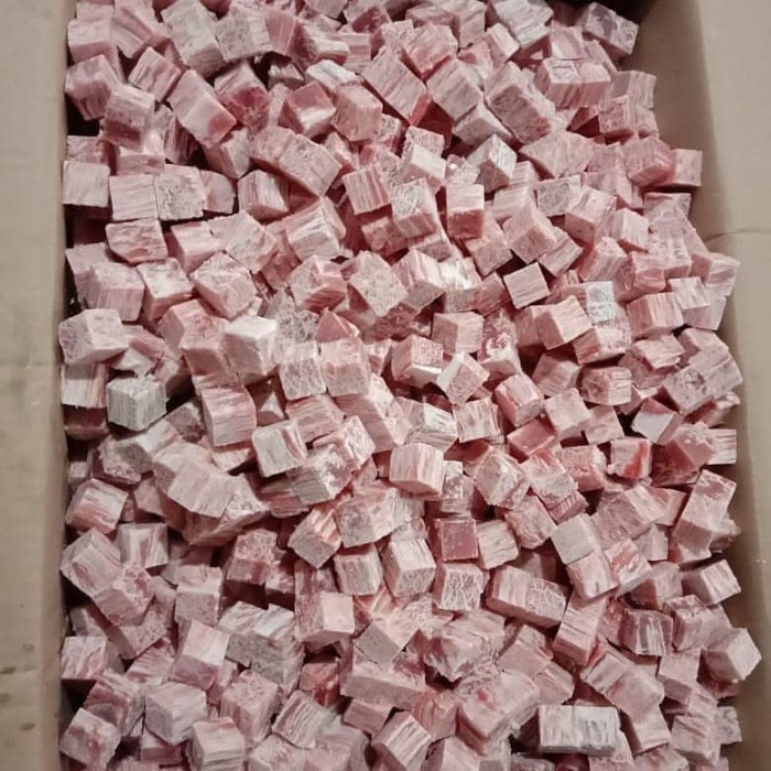 

Lezat- SAIKORO WAGYU BEEF PREMIUM FROZEN DAGING SAPI CUBE MELTIQUE MELTIK