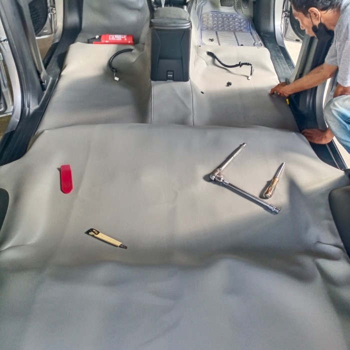 karpet dasar kain berserat mobil Innova reborn - Venture