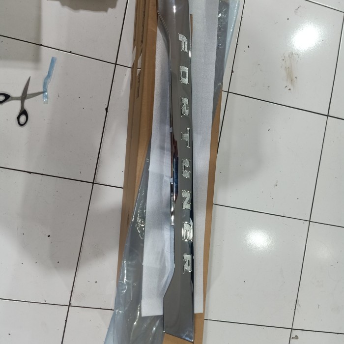 Trunklid Lis List Bagasi Grand Fortuner 2012/2015 Original