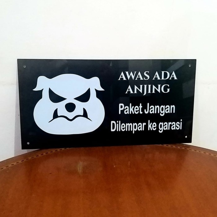 

AWAS ADA ANJING 40X20 CM SIGNBOARD AKRILIK UV PRINT