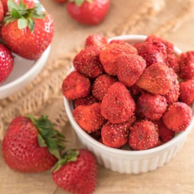 

LAGI VIRAL !!! Strawberry Kering Freeze Dried Utuh Premium Fresh Baru Crispy Original Sweet Taste /