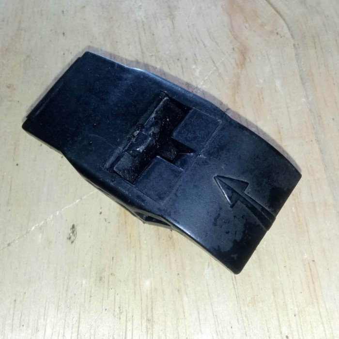 Bracket Pengunci Atas Radiator Bmw E36 318I 320I 323I (Bekas)