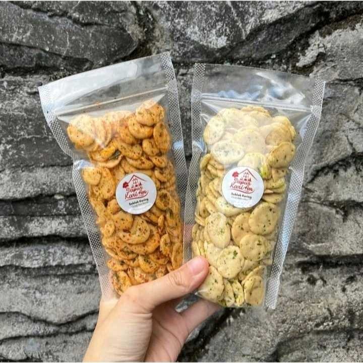 

Cemal Cemil Makyus Kerupuk Seblak Daun Jeruk Paket Hemat 2 Rasa Dapur Kari Am