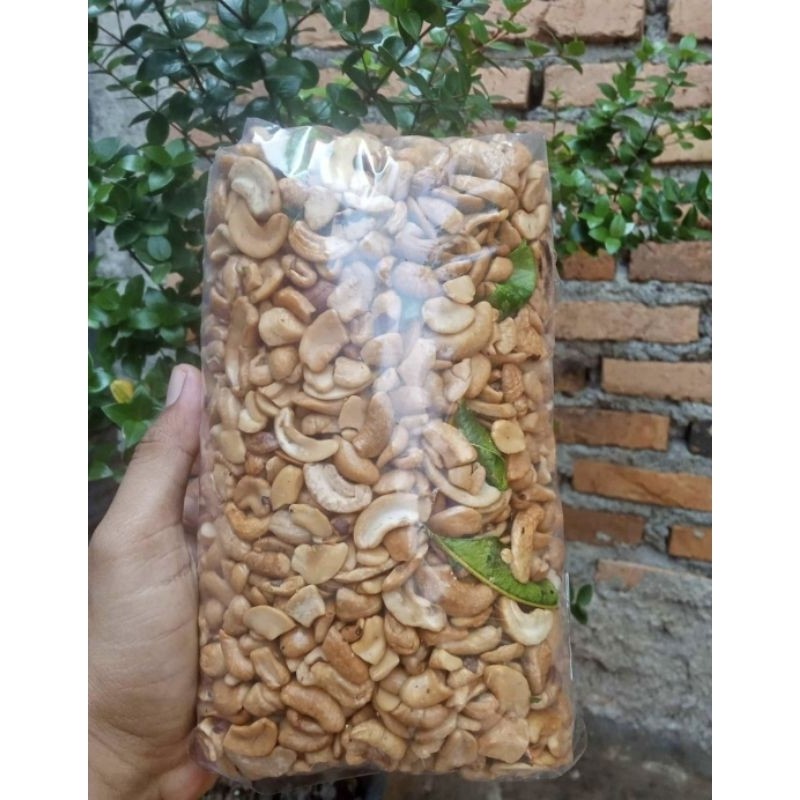 

Cemal Cemil Makyus Kacang Mede Patahan Matang 1Kg