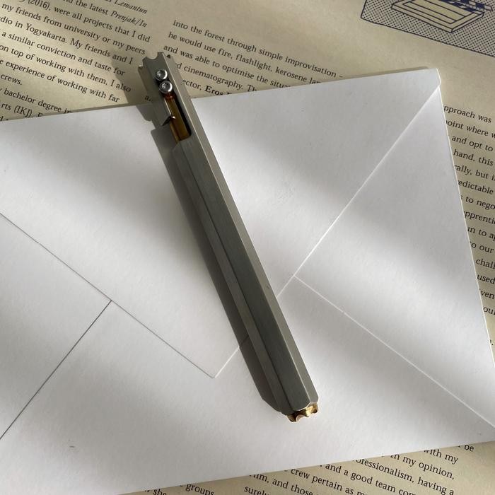 

Ready- Silver Metal Pen (Hexagon) / Pulpen