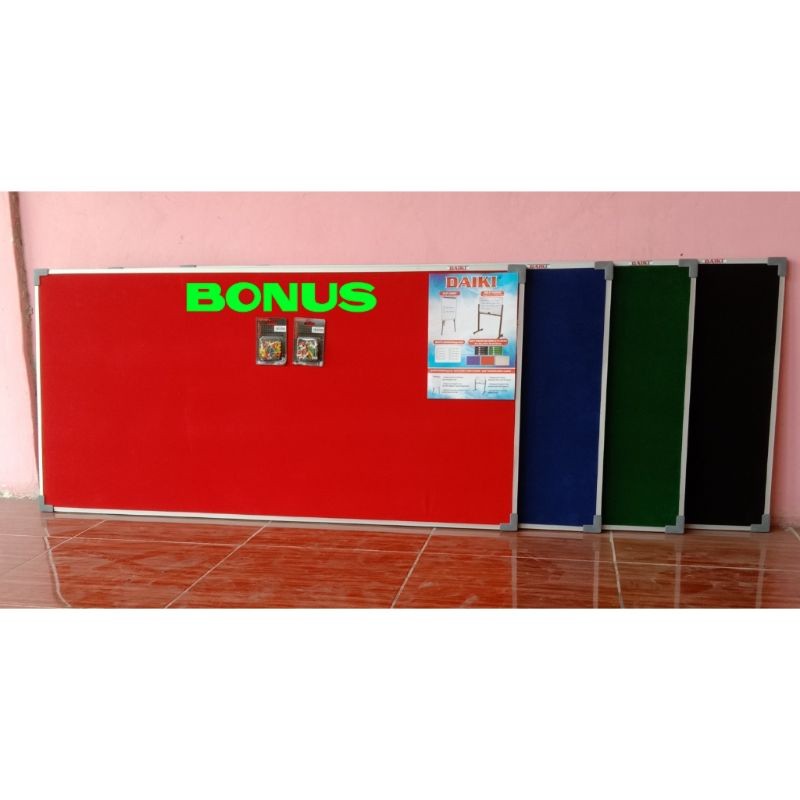 

Softboard / papan mading DAIKI Bludru Merah Uk 60x90 Cm