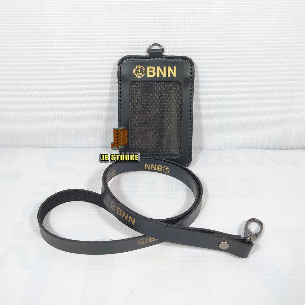 

Tempat Id Gantung Kalung Tali Kulit / Id Holder Kulit Kalung / Name Tag Holder Kulit Tali