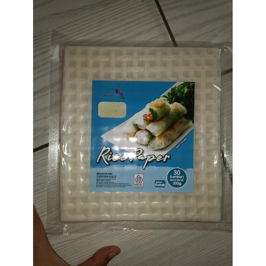 

RICE PAPER KOTAK 300 G ISI 30 LEMBAR - BANH TRANG 22CM - KULIT LUMPIA VIETNAM- RICE ROLL- SALAD WRAP