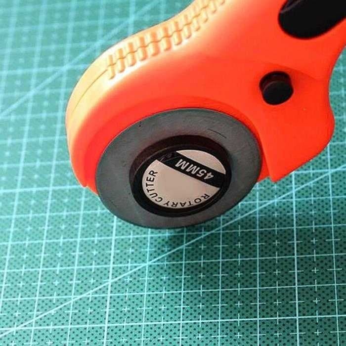 

JH8 Paket Cutting Mat A2 + Rotary Cutter 45mm + Pen Cutter