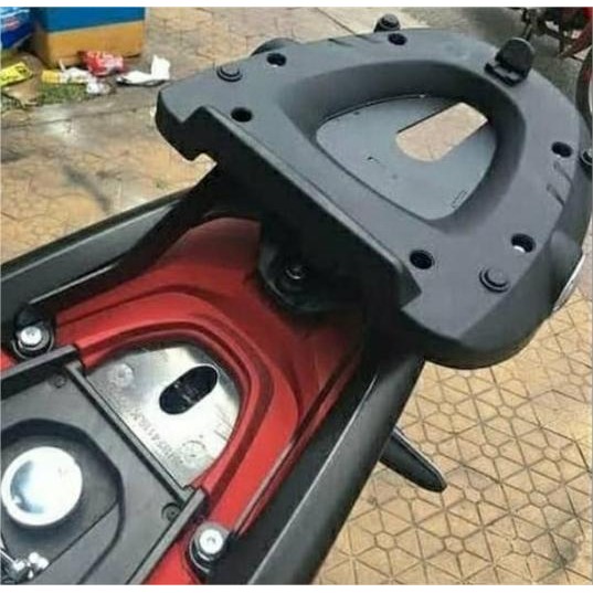 BREKET BOX HONDA VARIO 150 / VARIO 125 ORI GIVI