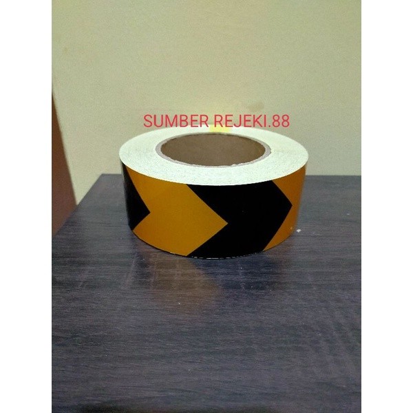 

Stiker Arah Panah Yellow-B Scotlite Reflektive Sticker Hitam-Kuning Size 5cmx45Mtr