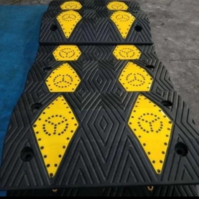 PROMO Polisi Tidur Karet Rubber/PVC Speed Hump 50 cm Berkwalitas