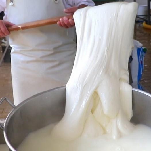 

BARANG TERLARIS ARLA MOZZARELLA 1KG REPACK / KEJU MOZARELLA CHEESE PIZZA TOPPING