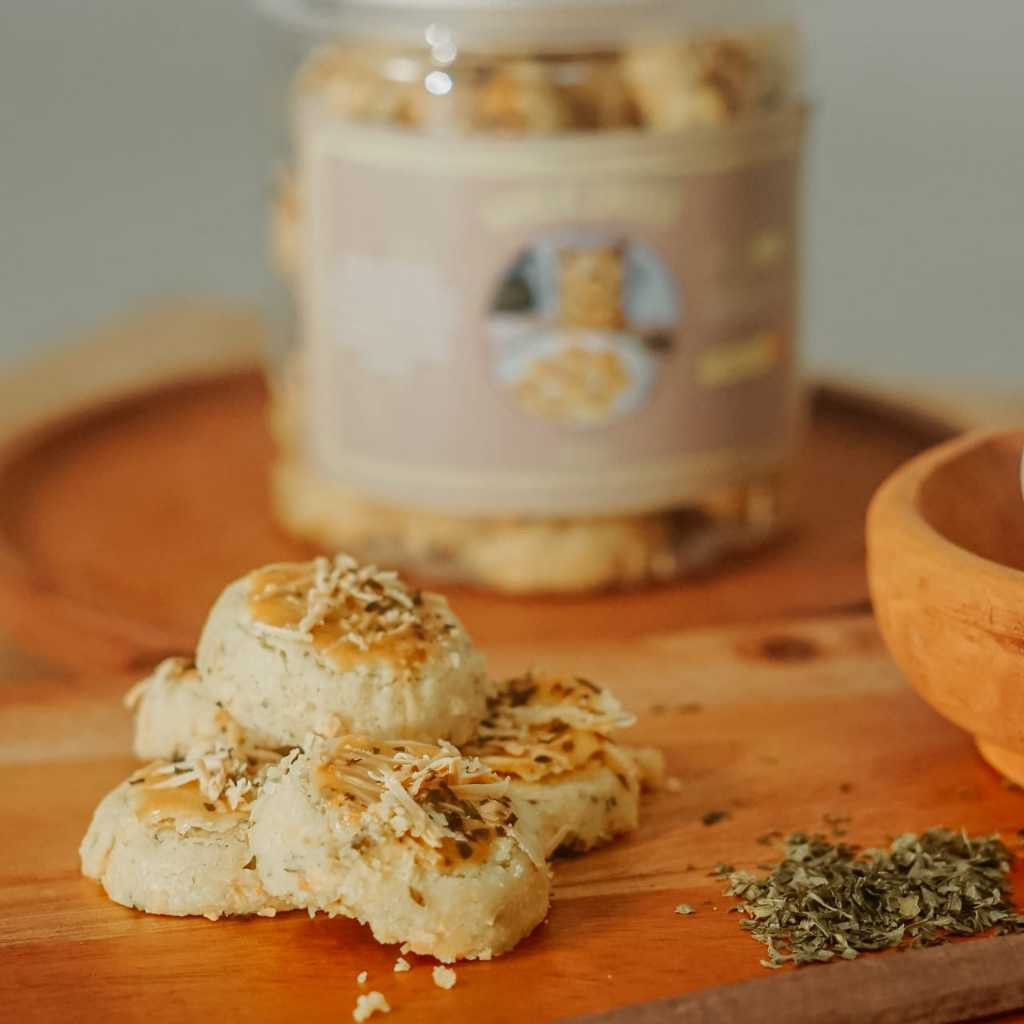 

Eumsig Garlic Cheese Cookies Premium Wijsman Full Keju Edam / Kue Kering Bawang Putih