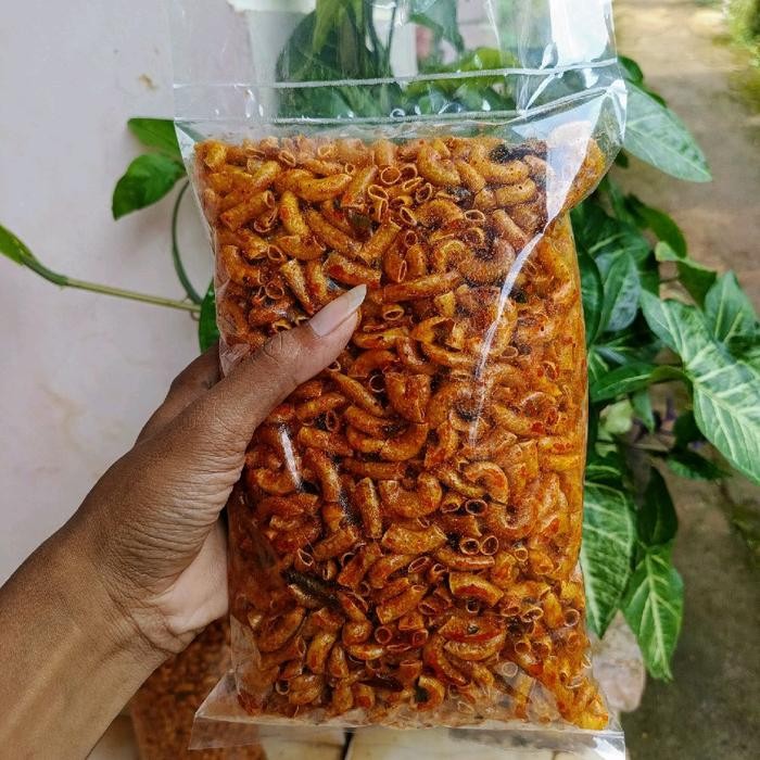 

MAKARONI CIKRUH PEDAS 1KG DAUN JERUK CEMILAN PEDAS BUMBU MELIPAH KHAS SARASA SNACK AND FOOD Keripik
