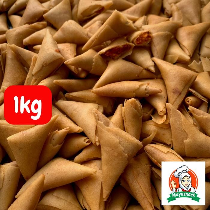 

Samosa Kering Isi Abon Ayam Pedas Manis 1kg Snack Kiloan Cemilan Camilan Kue Lebaran Makanan Ringan