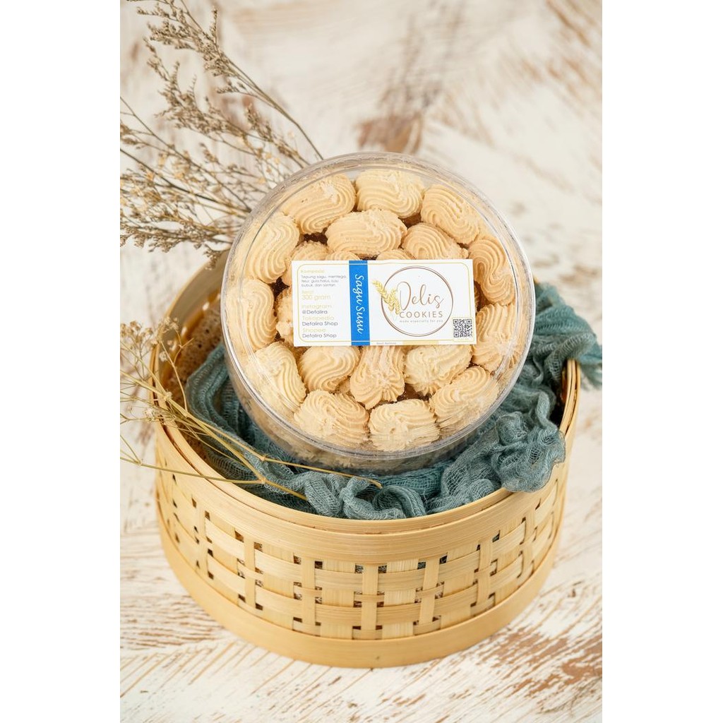 

Kue Sagu Susu Delis Cookies by Defalira - Toples