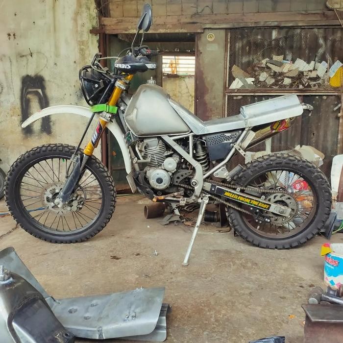 PREMIUM Tangki Plat Jok model Honda XR 200 pnp KLX